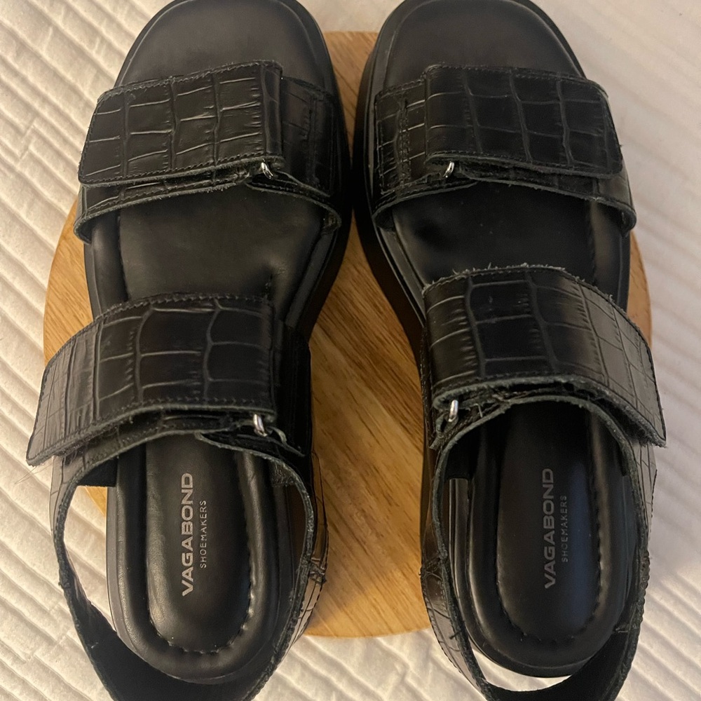 Vagabond Courtney Black Croco Platform Sandal - Picture 4 of 10